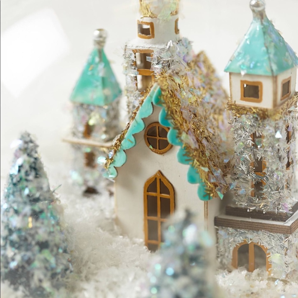 🎄 Castle Snow Globe Glass Ornament Holiday Christmas Anthropologie - Picture 2 of 2